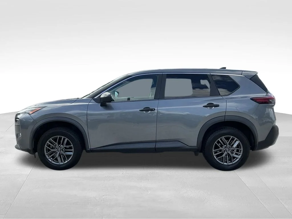 Used 2023 Gray Nissan S image 3