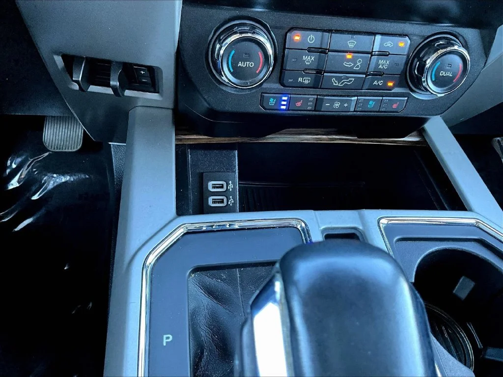Used 2020 Oxford White Ford Lariat image 19