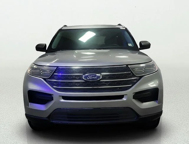 Used 2023 Silver Ford XLT image 3