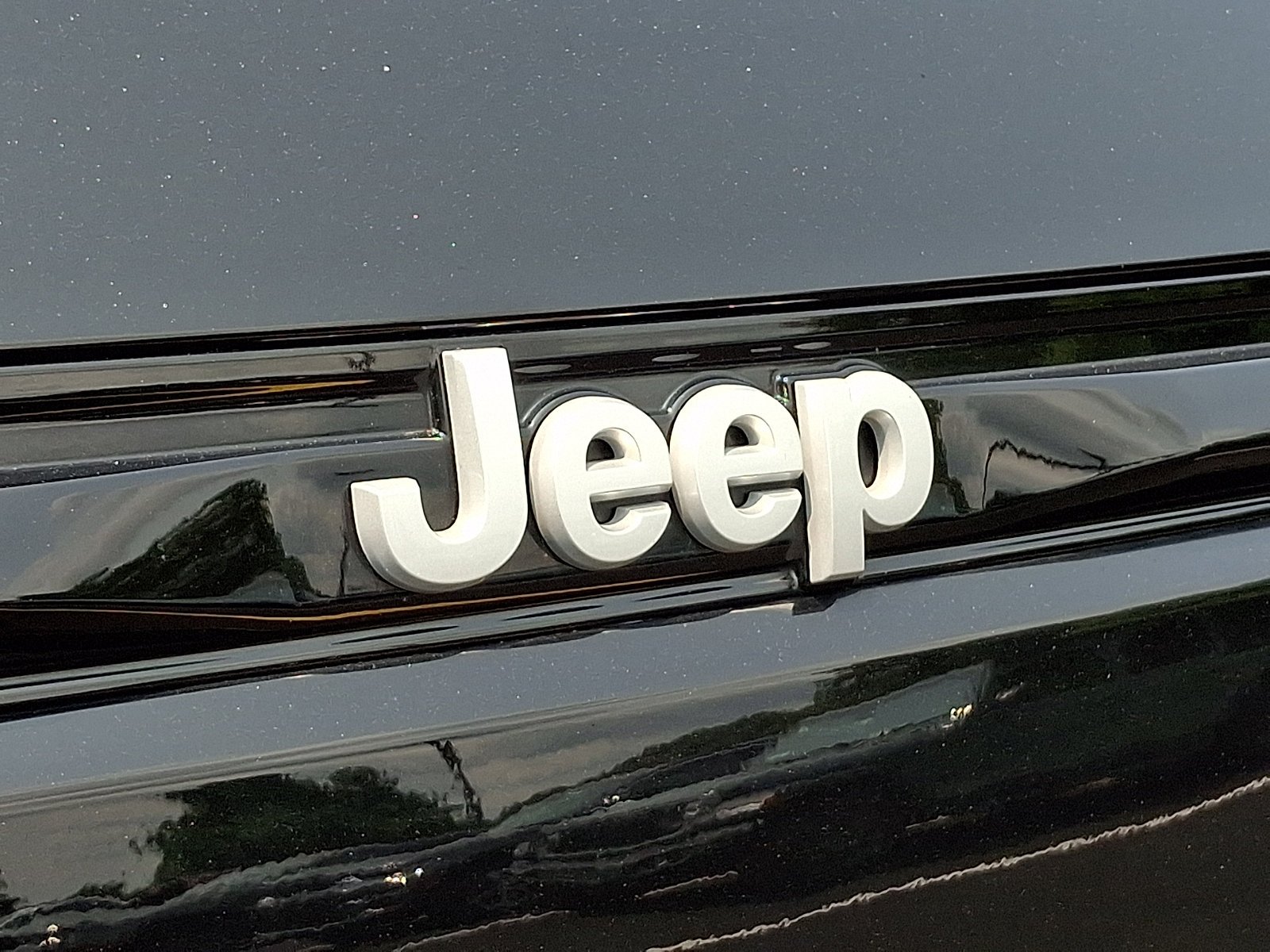 Certified Used 2024 Diamond Black Crystal Pearlcoat Jeep Laredo X image 29