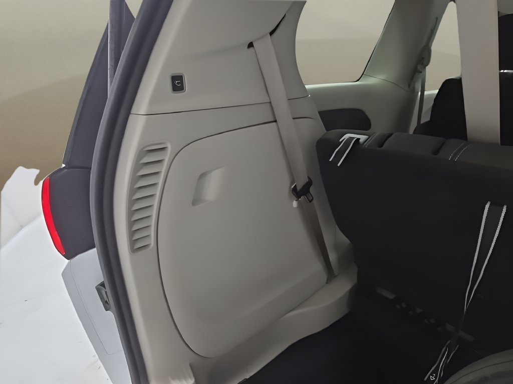 Used 2022 White Chrysler LX image 18