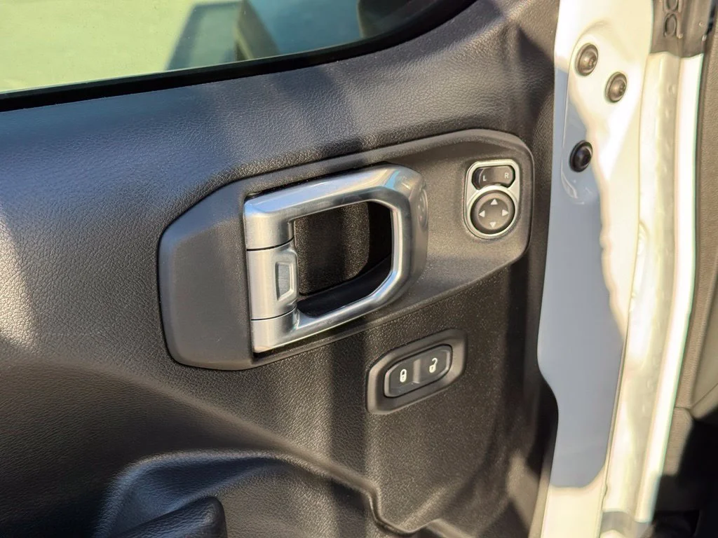 Used 2023 White Jeep Willys image 11