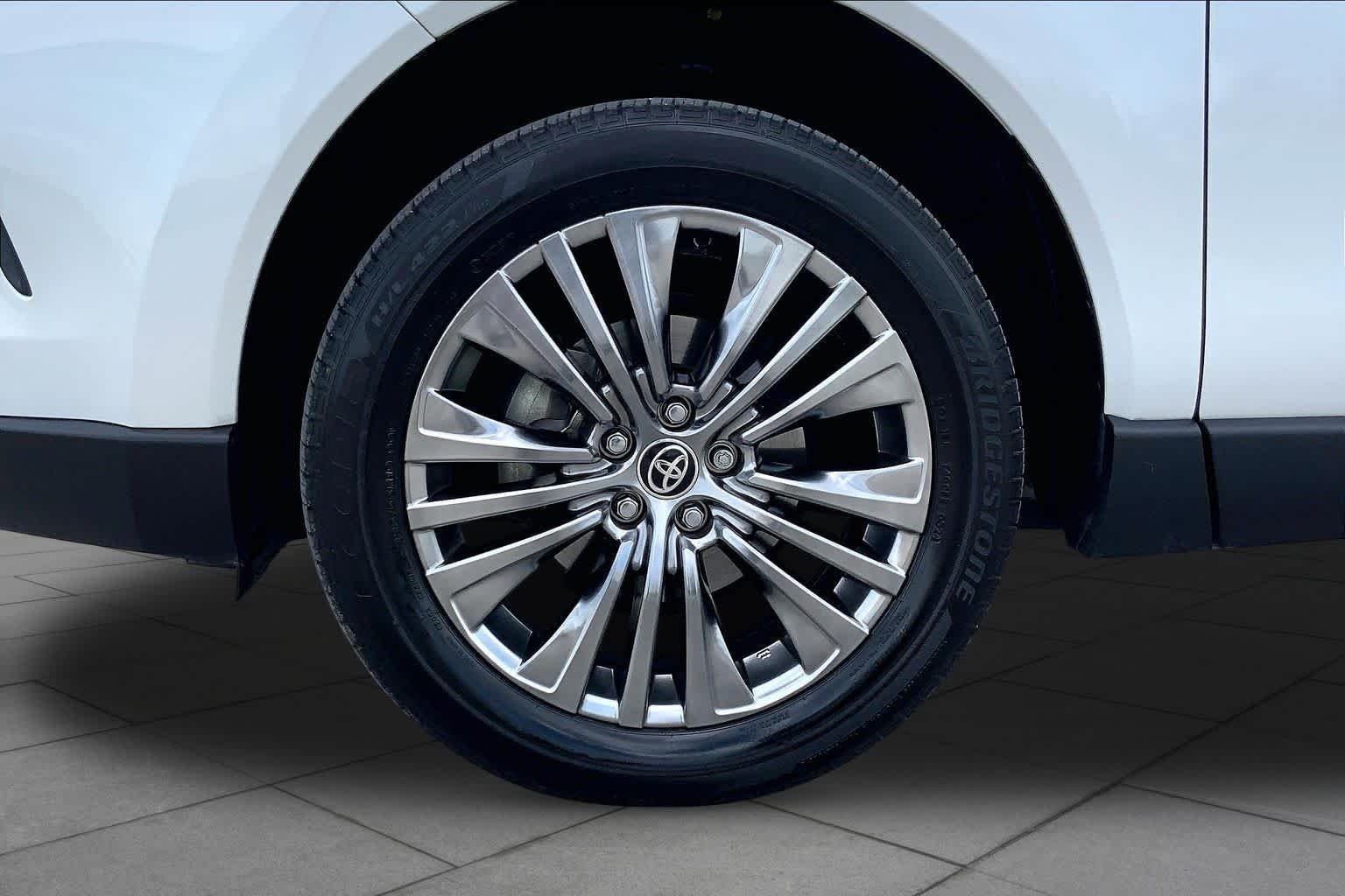 Used 2024 Wind Chill Pearl Toyota XLE image 11
