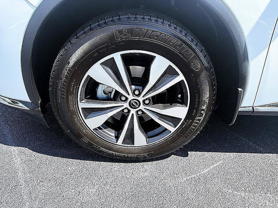 Certified Used 2023 Pearl White Tricoat Nissan SV image 8