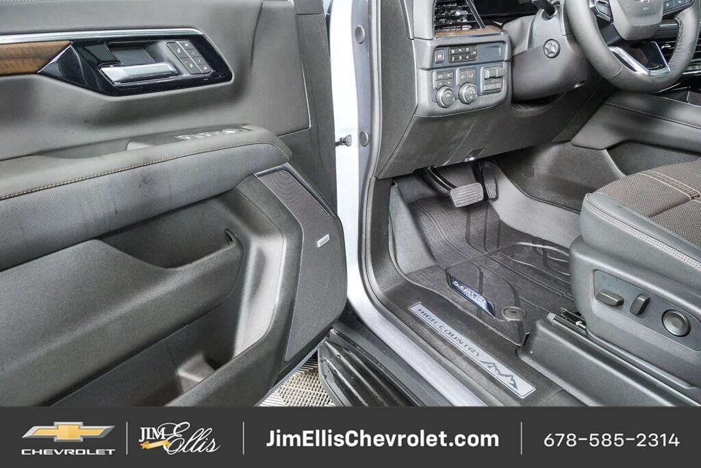 2026 Chevrolet Suburban High Country - Photo 8