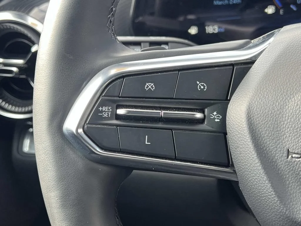Used 2025 Summit White Chevrolet LT image 21