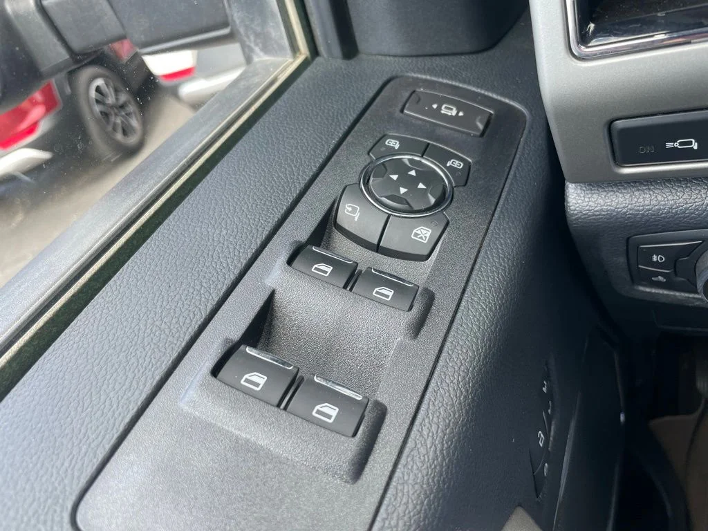 Used 2022 Red Metallic Ford Lariat image 25