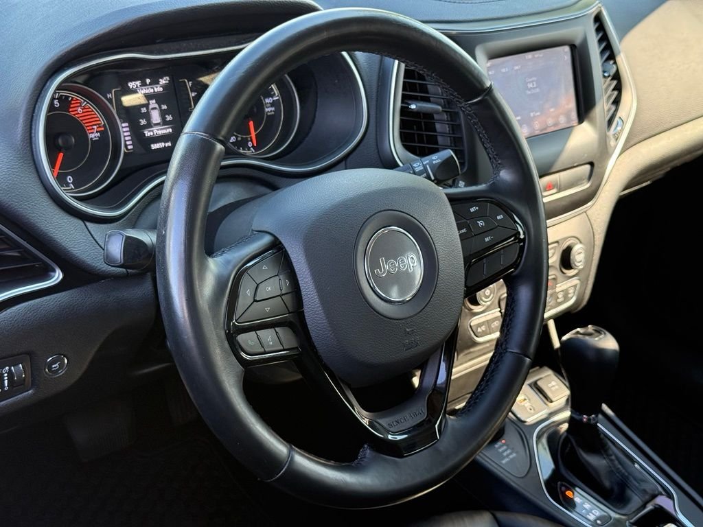 Used 2020 Red Jeep Latitude Plus image 17