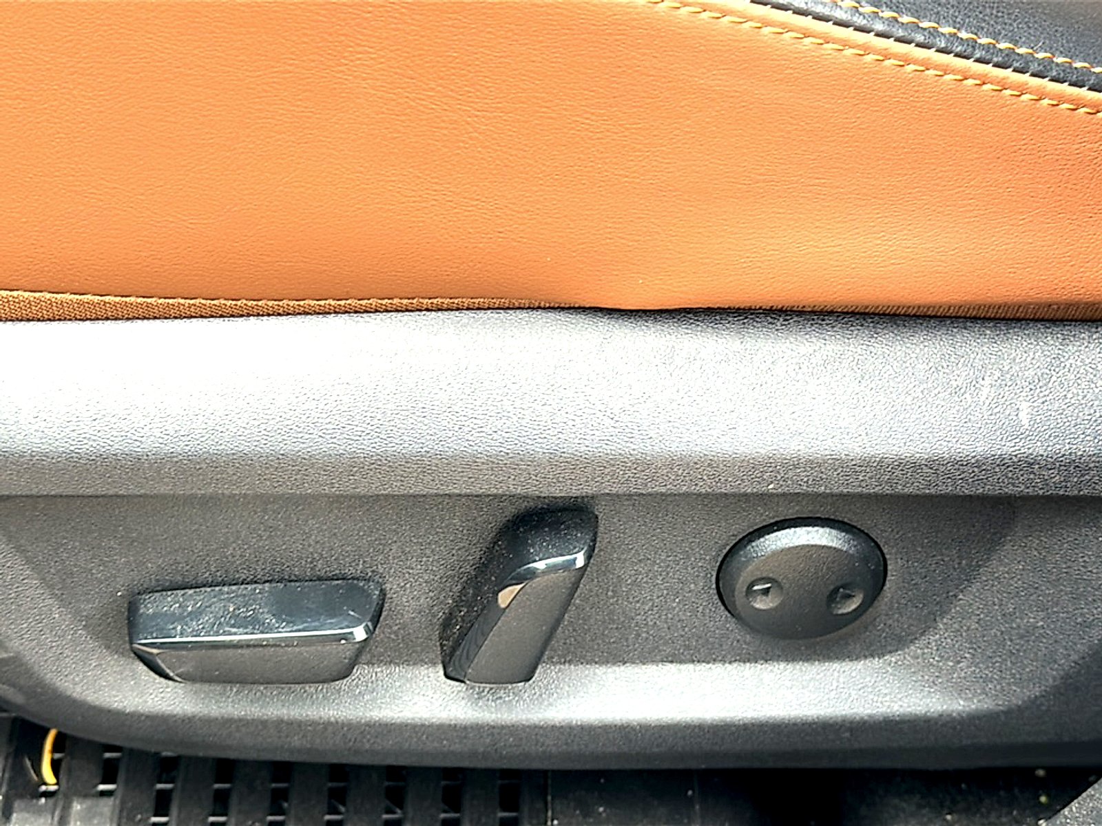Used 2025 Gun Metallic Nissan Platinum FWD image 15