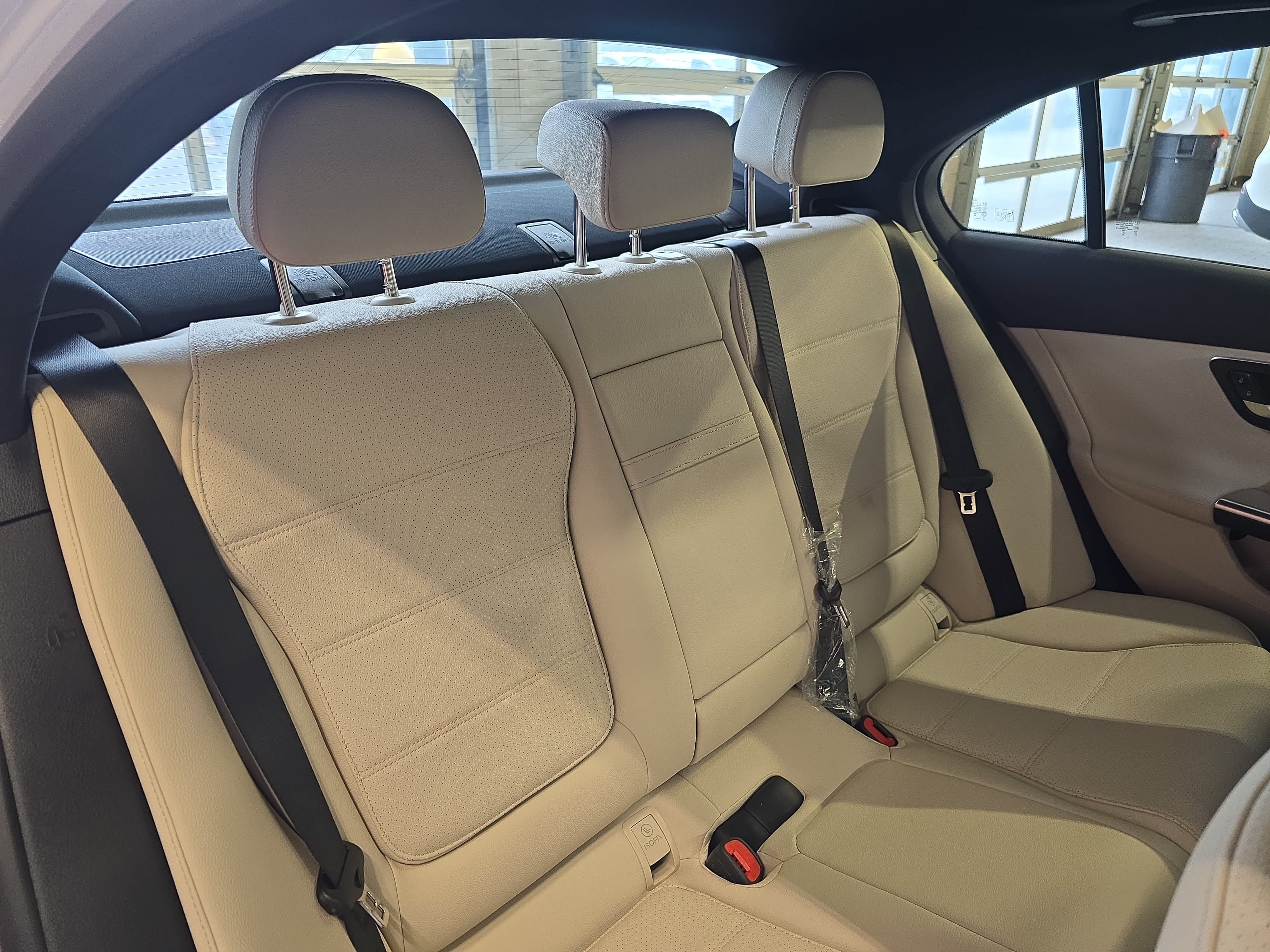 New 2026 MANUFAKTUR Moonlight White Metallic Mercedes-Benz C300 image 12