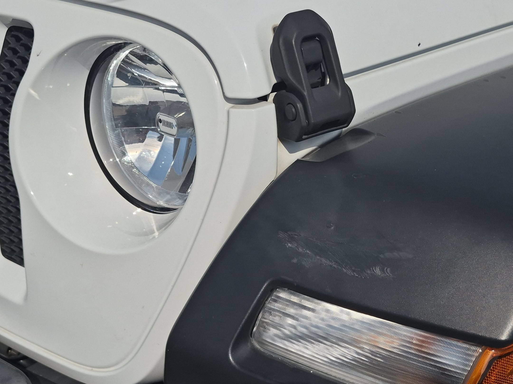 Used 2020 Bright White Clearcoat Jeep Sport S image 10