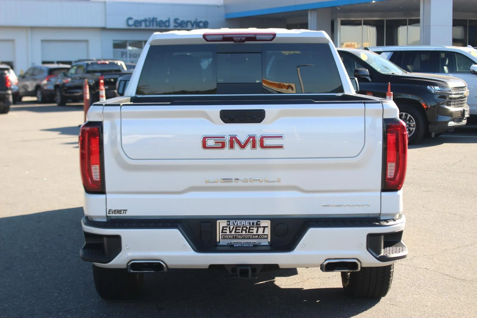 Used 2025 White Frost Tricoat GMC Denali image 6