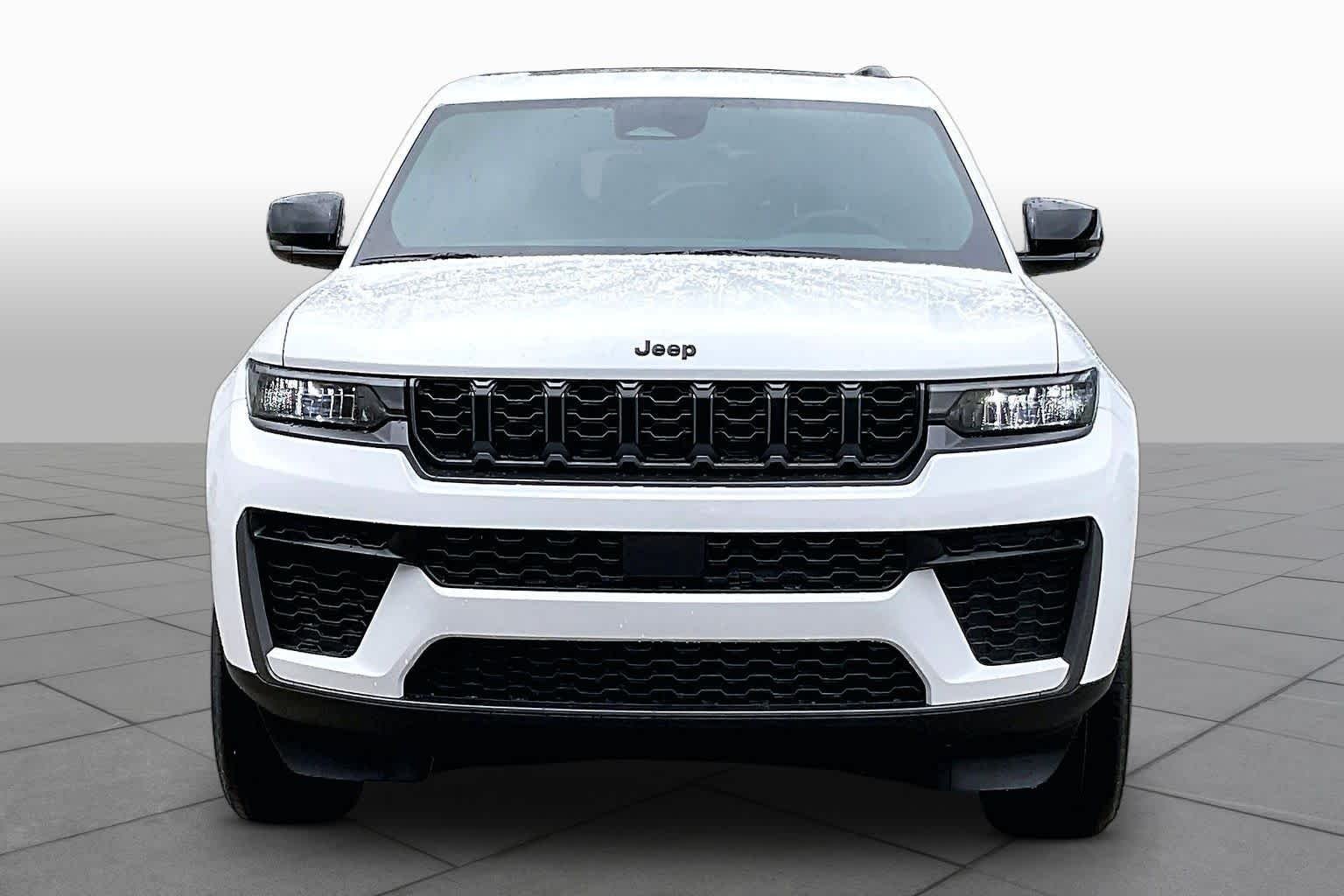 New 2026 Bright White Clear-Coat Exterior Paint Jeep Laredo Altitude image 3