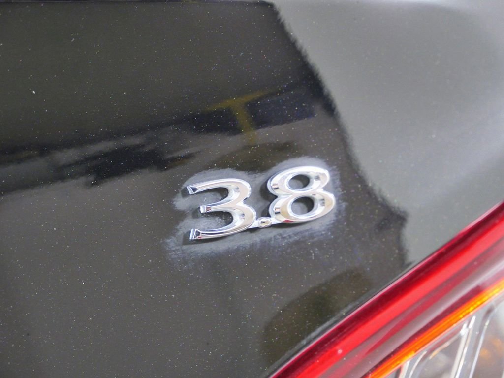 Used 2015 Black Hyundai 3.8 image 12