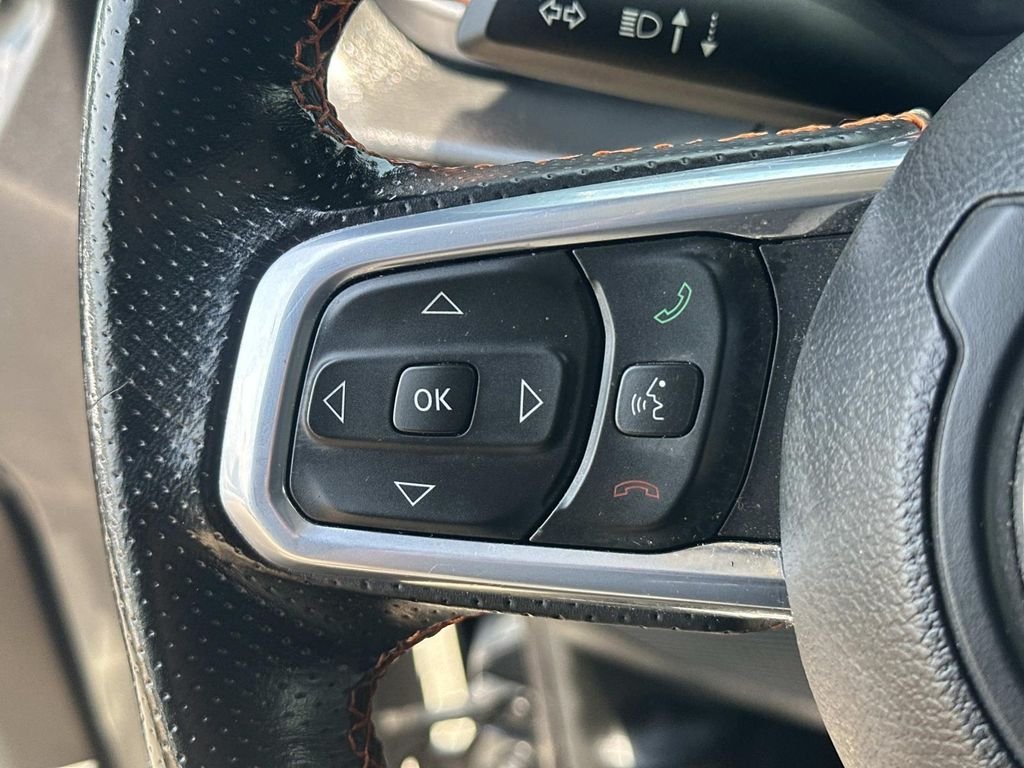 Used 2022 Gray Jeep Mojave image 26