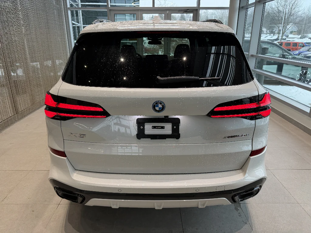 New 2026 Mineral White Metallic BMW xDrive50e image 5