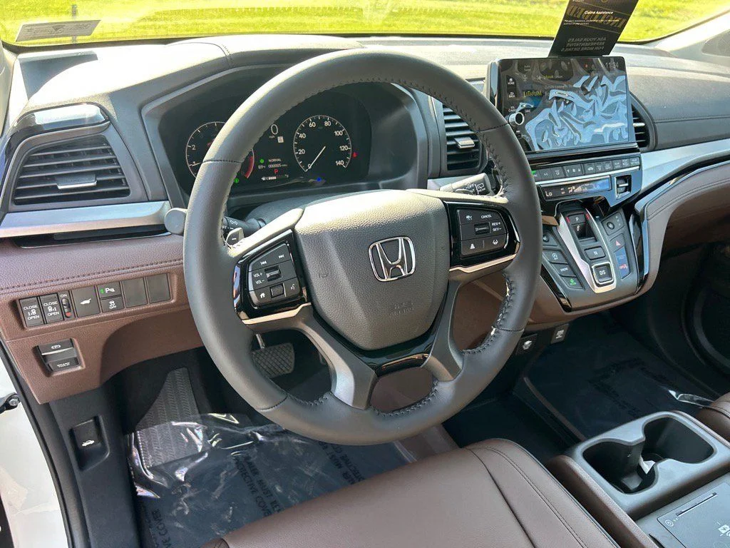 Used 2025 White Honda Touring image 6
