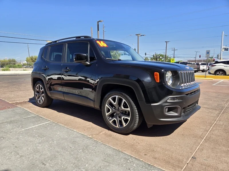 Used 2016 Black Jeep Latitude image 4