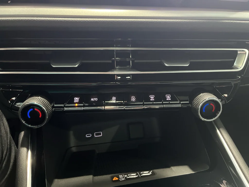 2026 Chevrolet Traverse LT - Photo 25