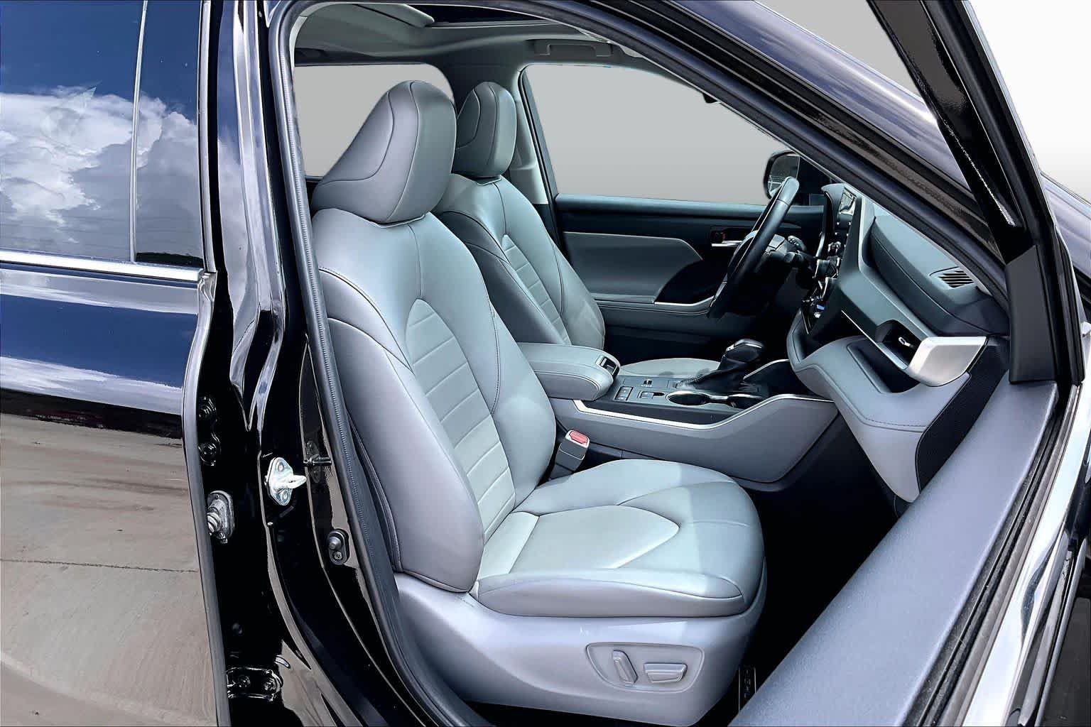 Used 2022 Opulent Amber Toyota XLE image 8