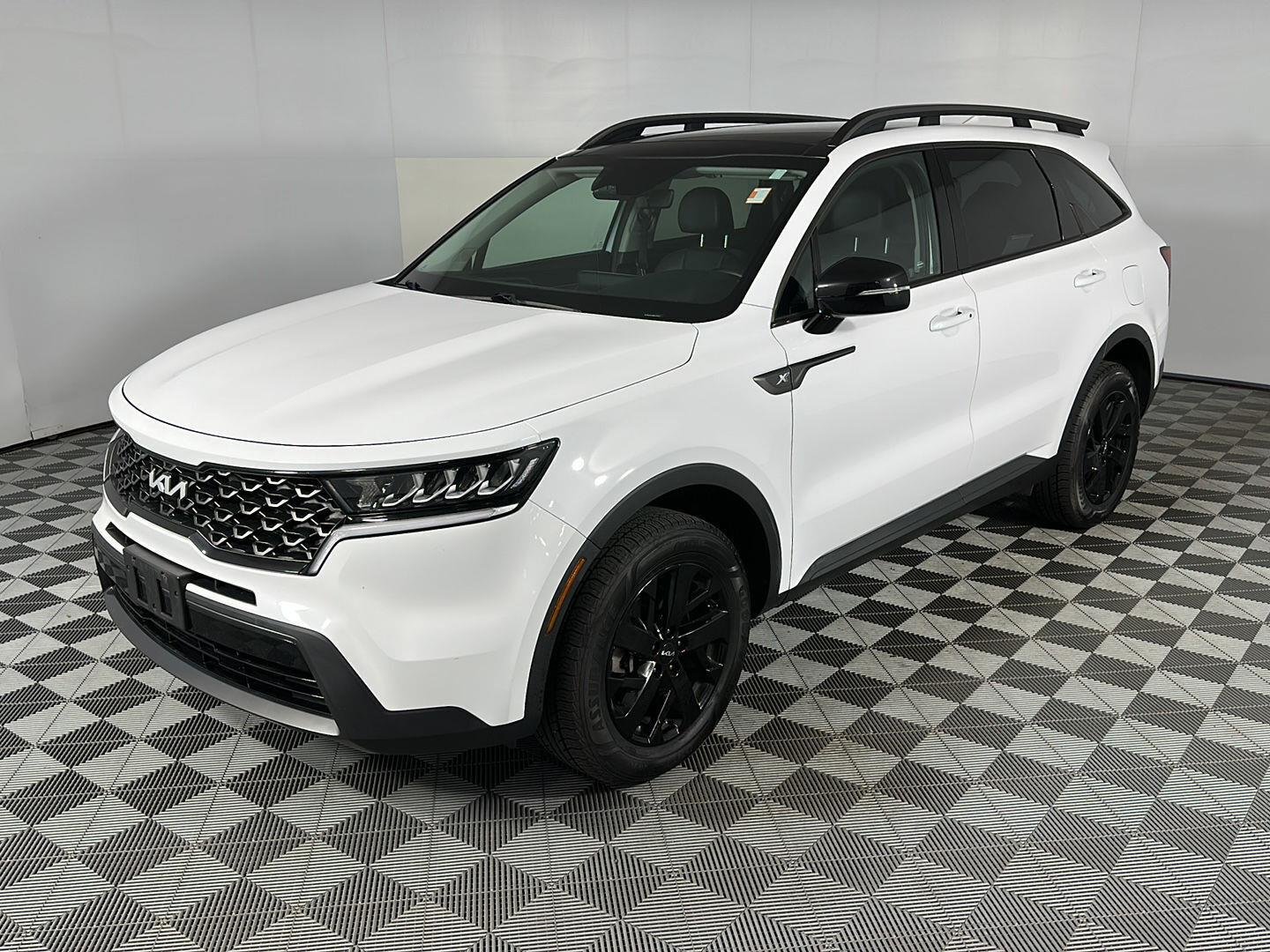 Used 2022 Glacial White Pearl Kia  image 14