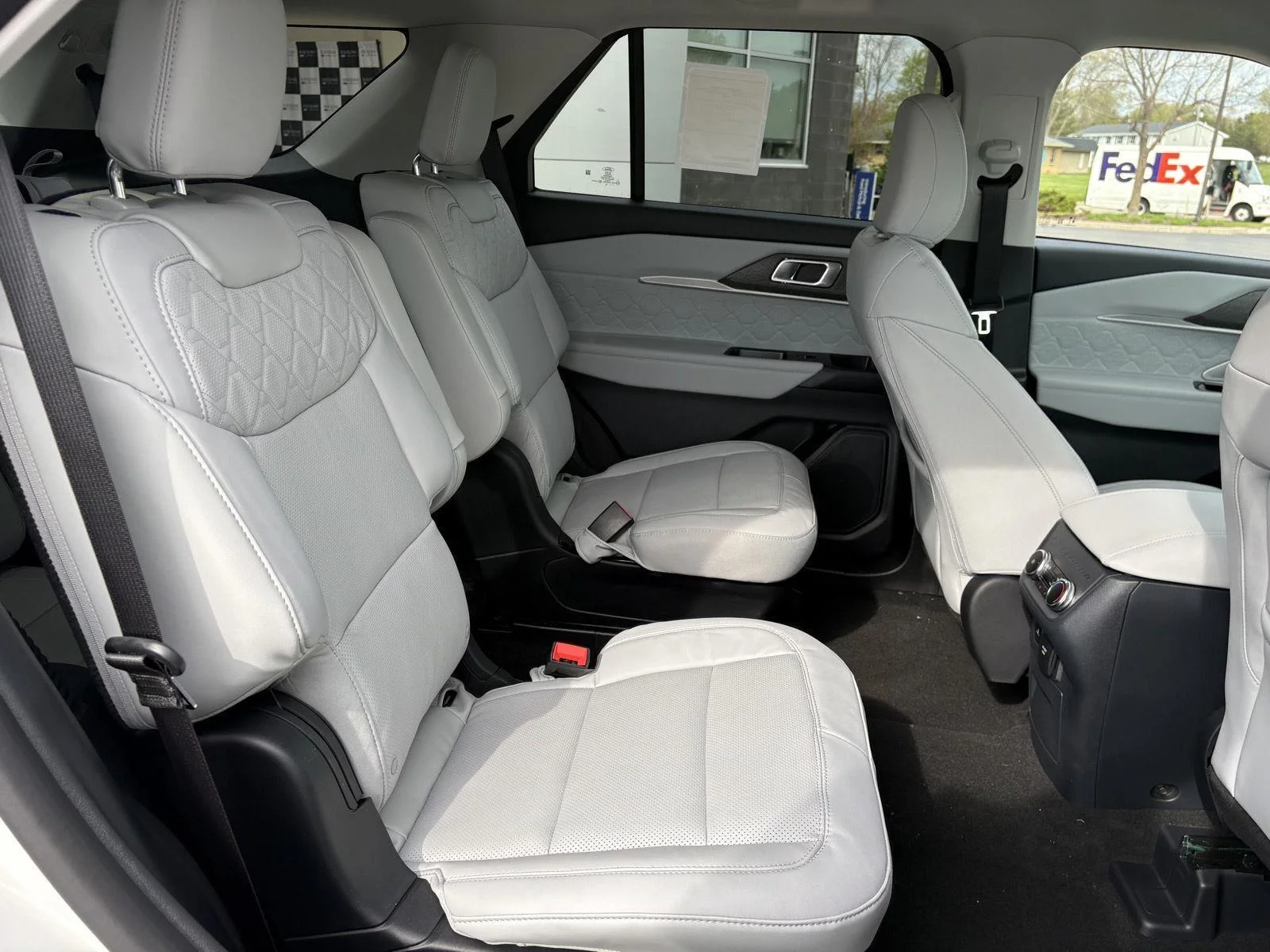 New 2026 Star White Metallic Tri-Coat Ford Platinum™ image 22