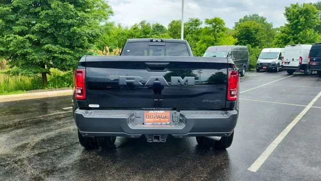 New 2026 Diamond Black Crystal Pearl-Coat Exterior Paint RAM Tradesman image 7