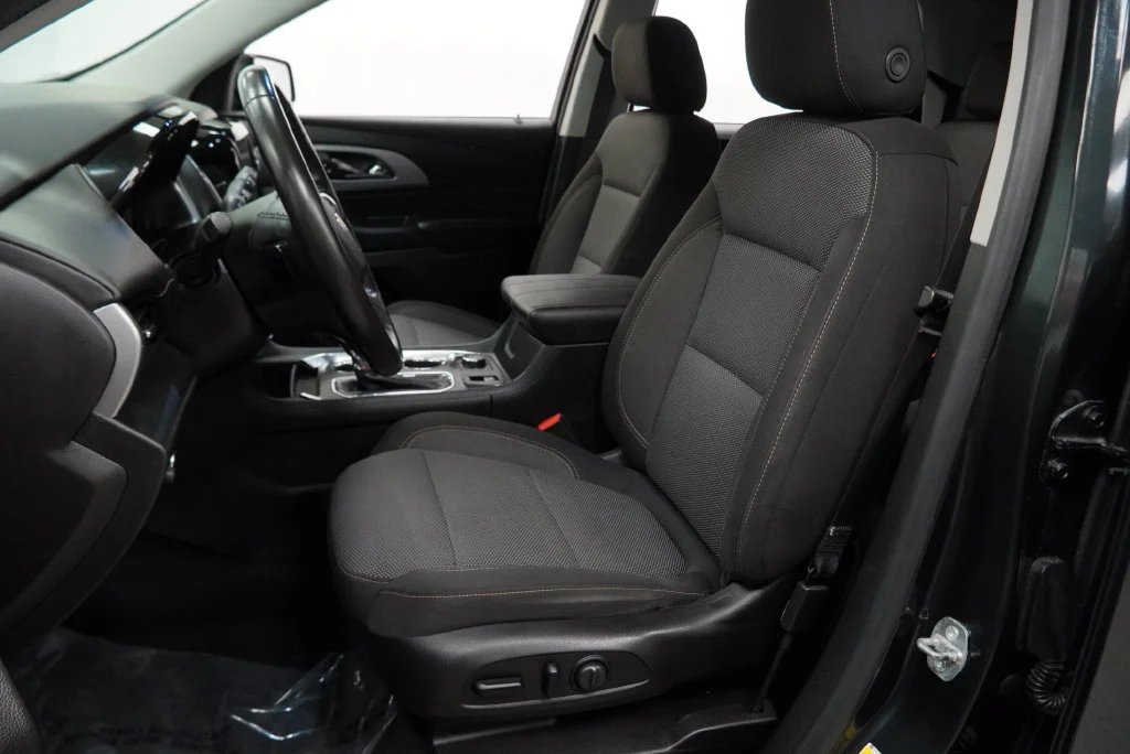Certified Used 2018 GRAPHITE METALLIC Chevrolet LT Cloth image 4