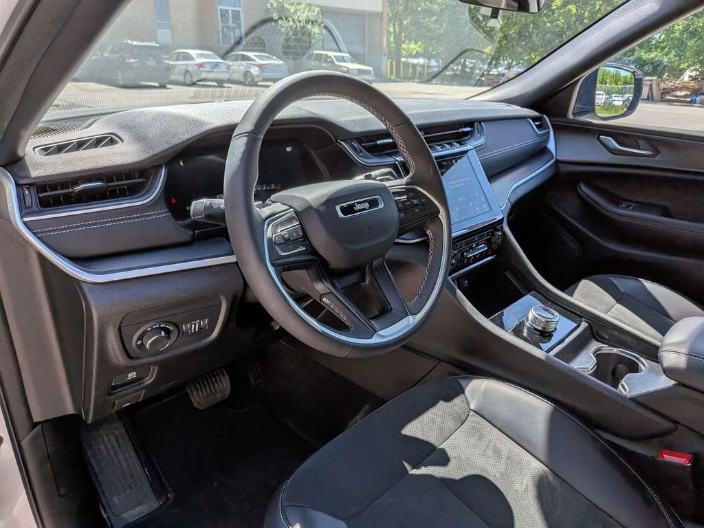 Used 2025 Silver Jeep Altitude X image 13