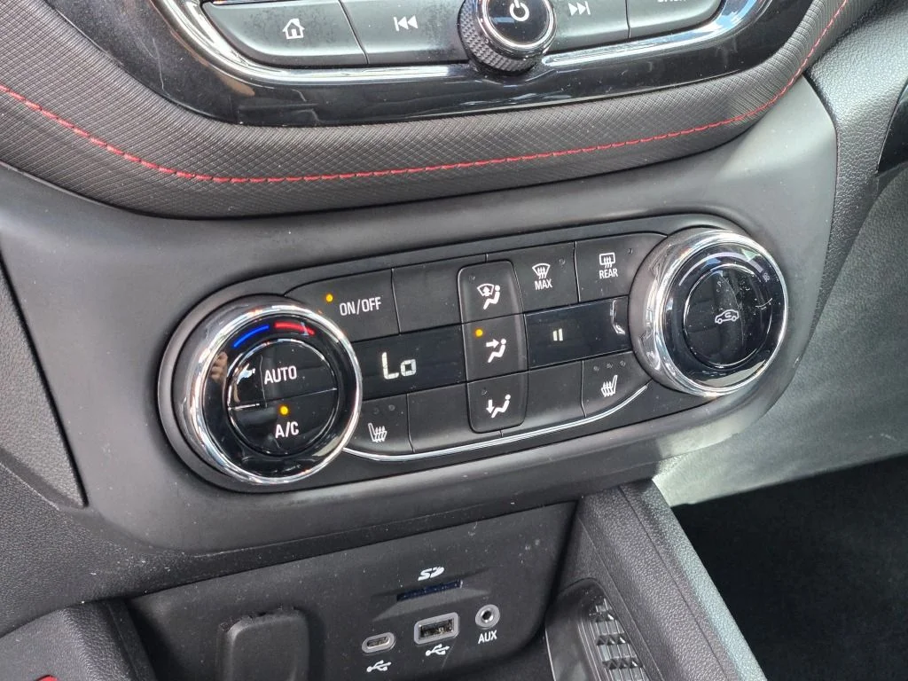 Used 2022 Summit White Chevrolet RS image 27