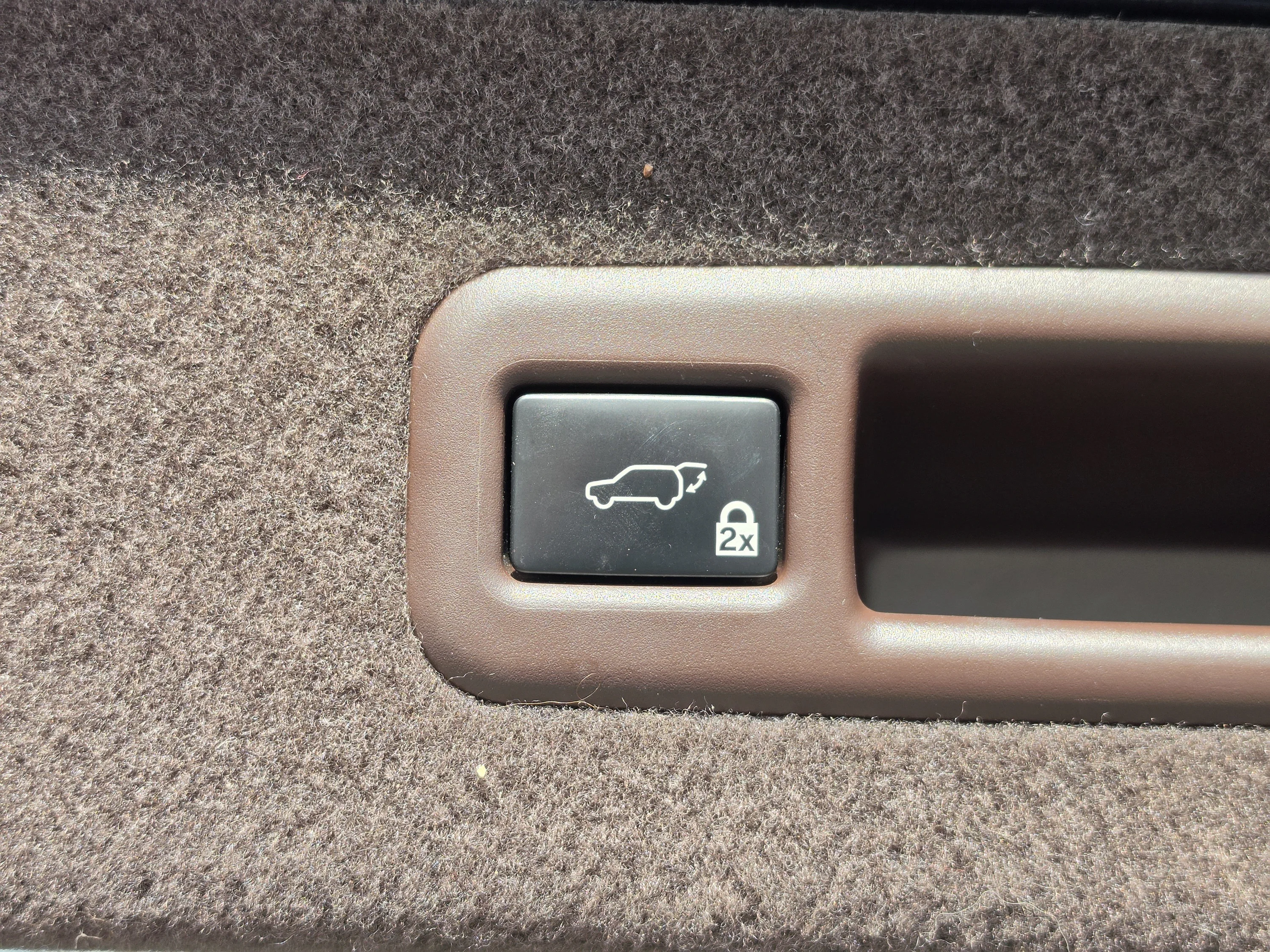 Used 2018 Mica Lexus RX 450hL Luxury image 16