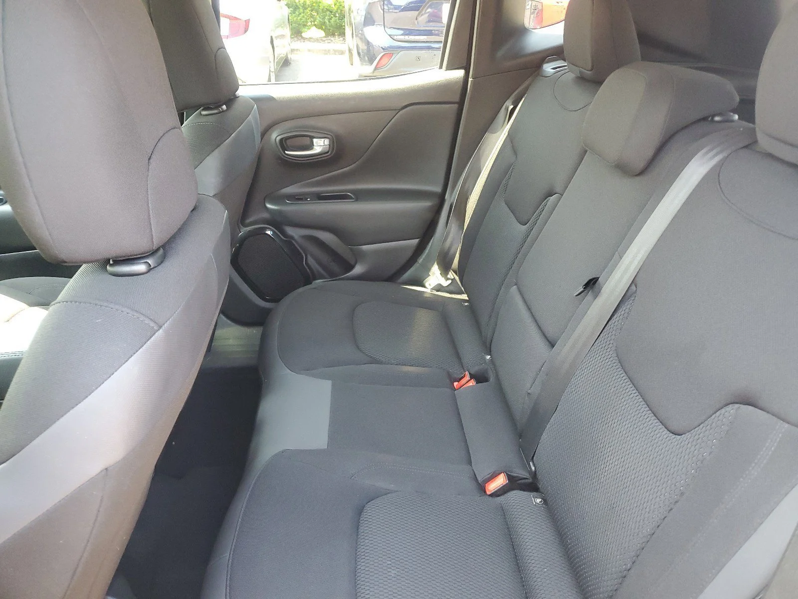 Used 2018 Granite Crystal Metallic Clearcoat Jeep Altitude image 29