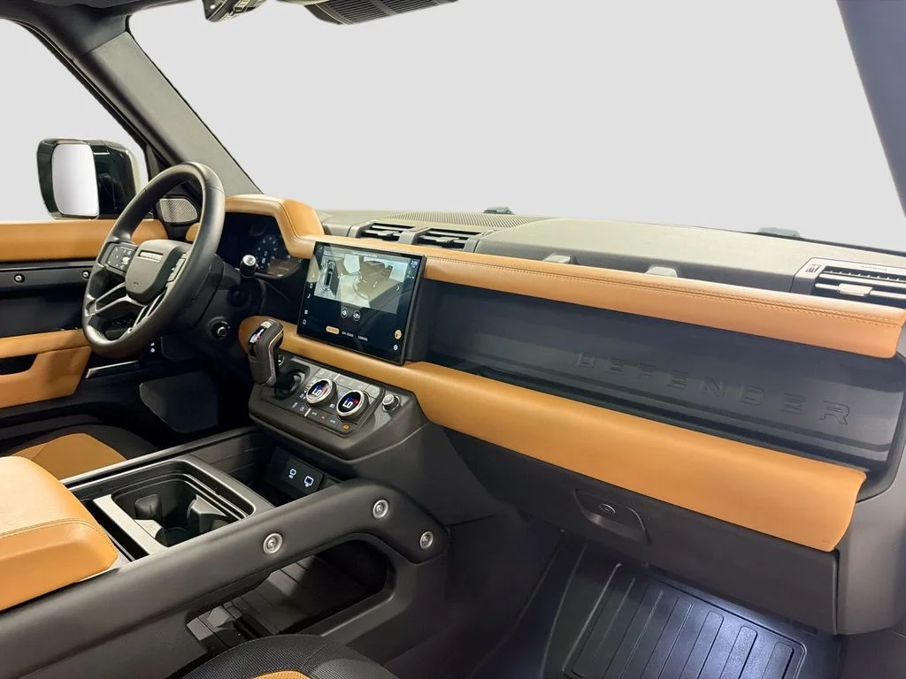 Certified Used 2024  Land Rover X-Dynamic SE image 31