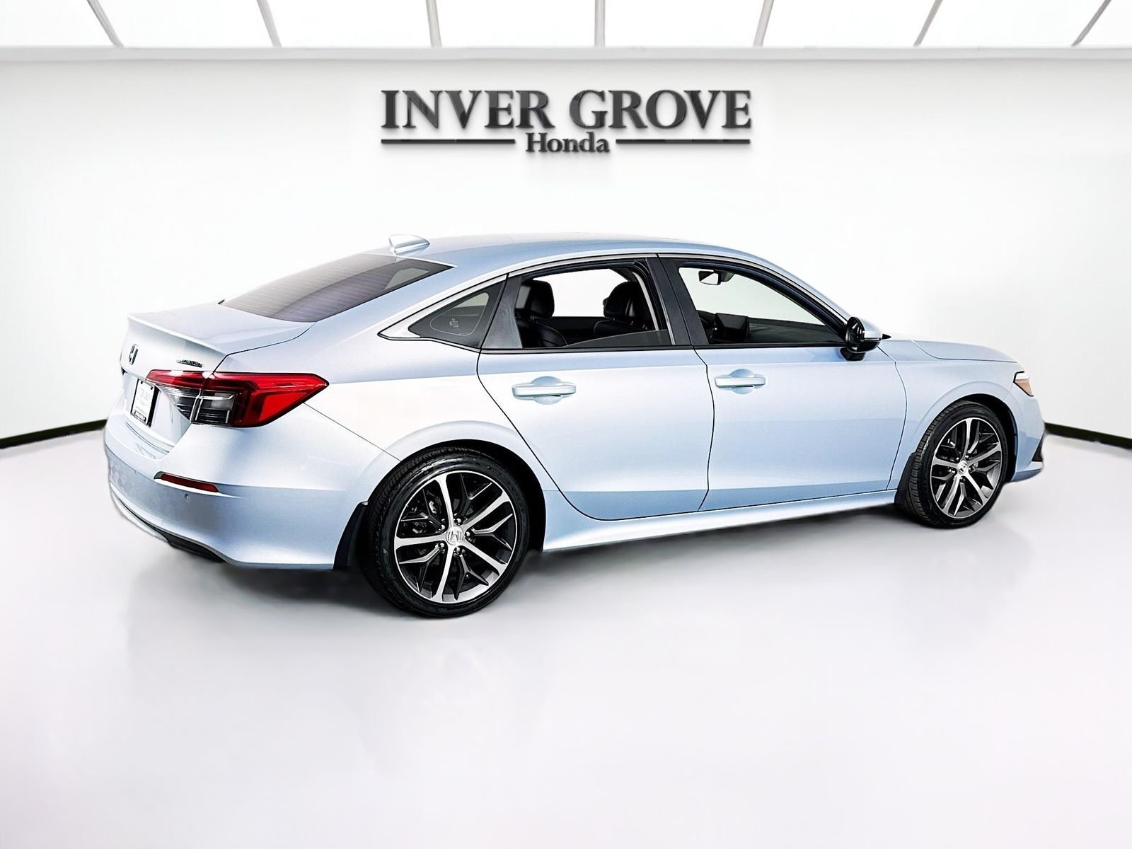 Used 2023 Morning Mist Metallic Honda Touring image 5