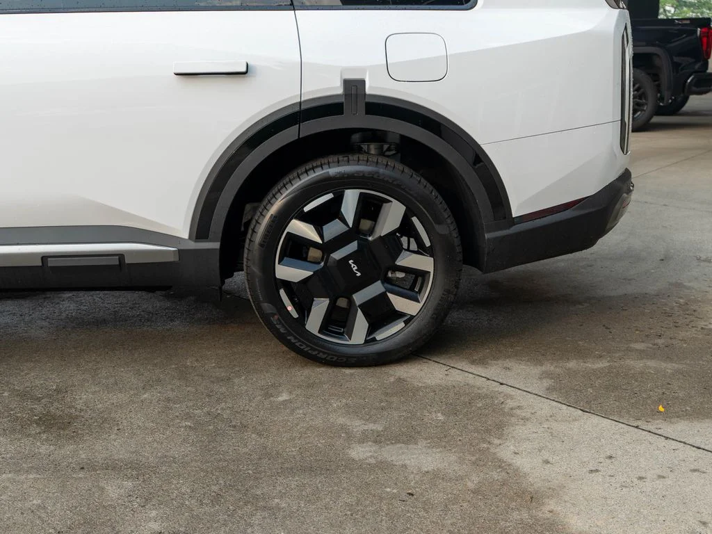 New 2027 Glacial White Pearl Kia S image 33