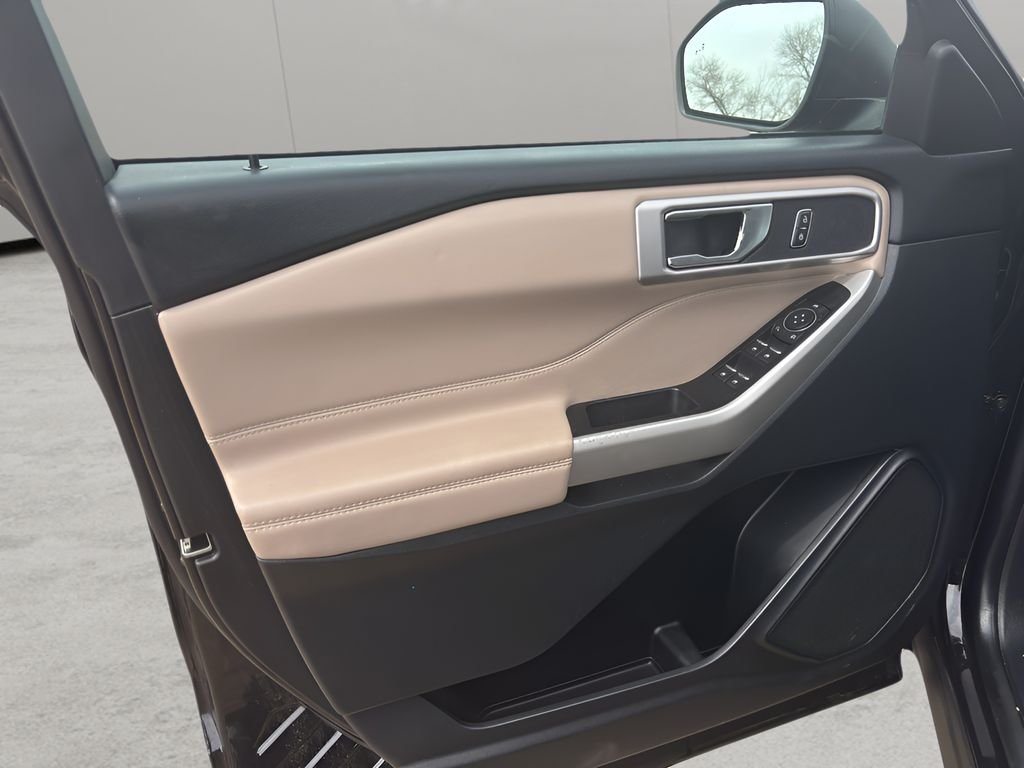 Used 2021 Agate Black Metallic Ford XLT image 19