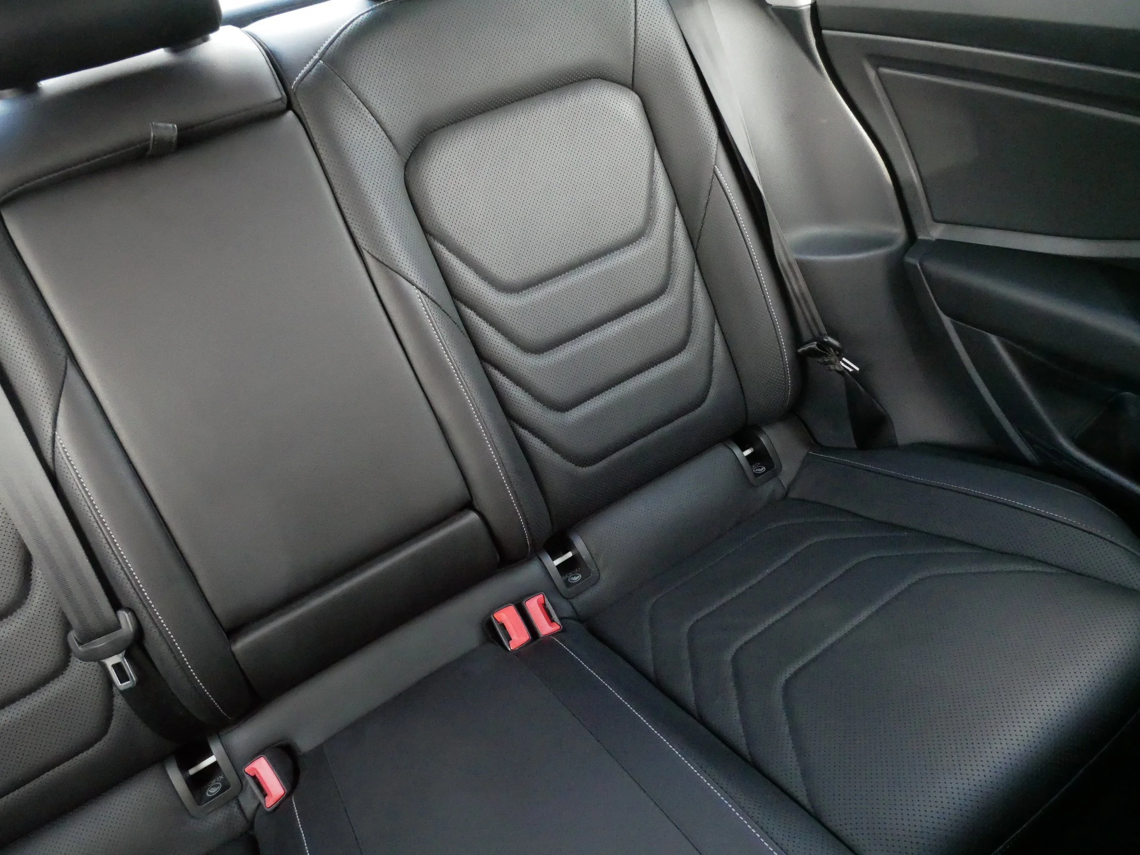 Certified Used 2021 Pure White Volkswagen SEL Premium image 14