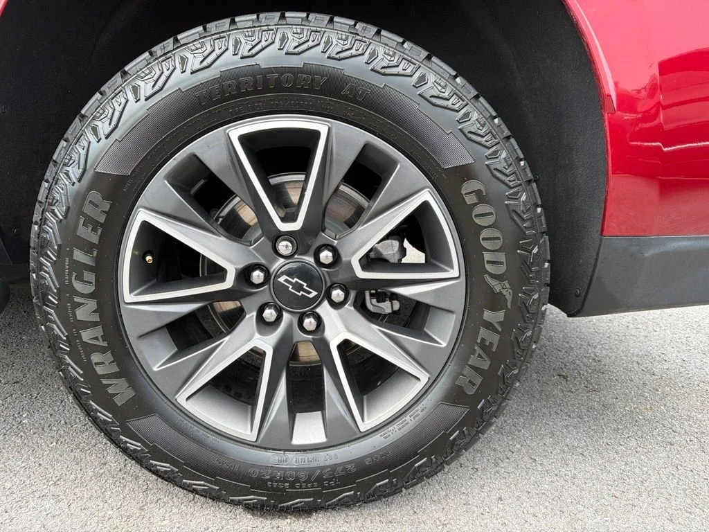 Used 2023 Red Chevrolet Z71 image 16