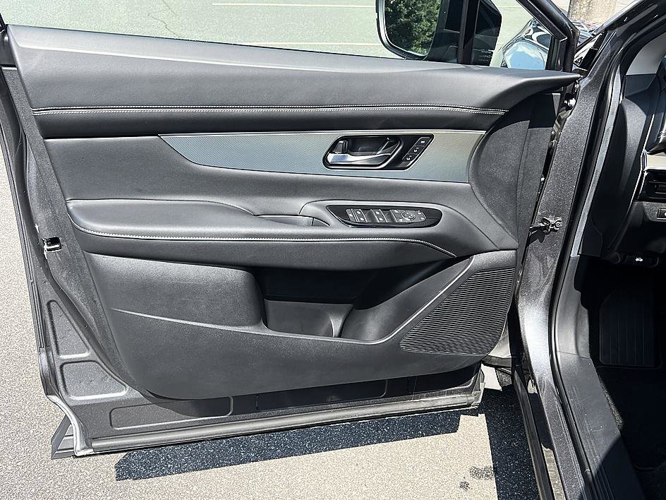 Used 2025 Gun Metallic Nissan SL image 20