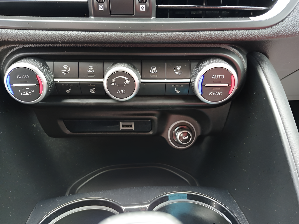 Used 2022 Black Alfa Romeo Sprint image 17