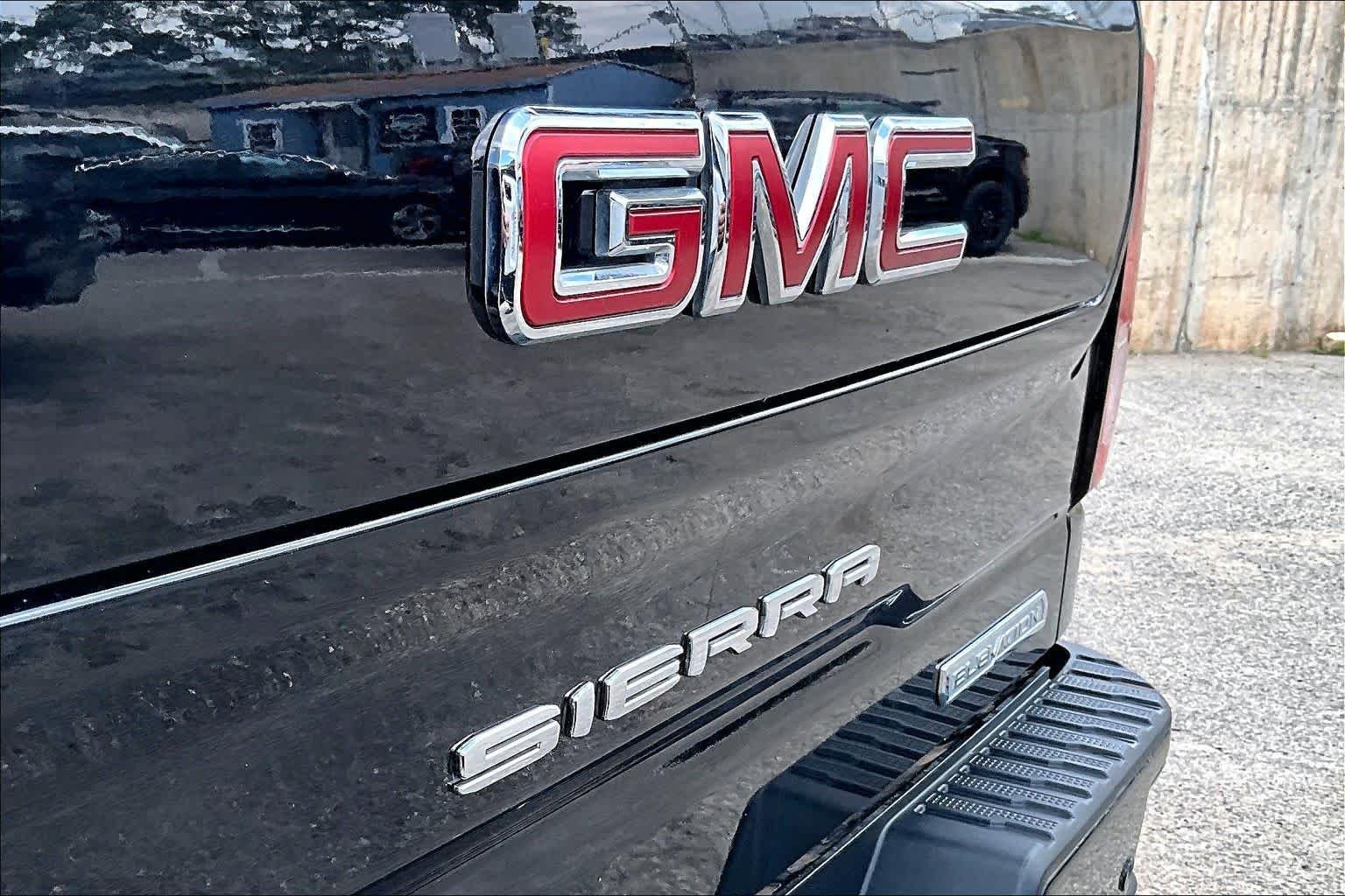 Used 2022 Onyx Black GMC Elevation image 10