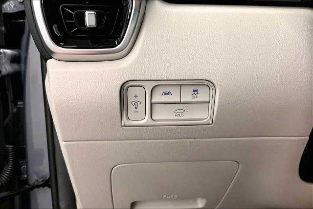 Used 2023 Everlasting Silver Kia SX image 38