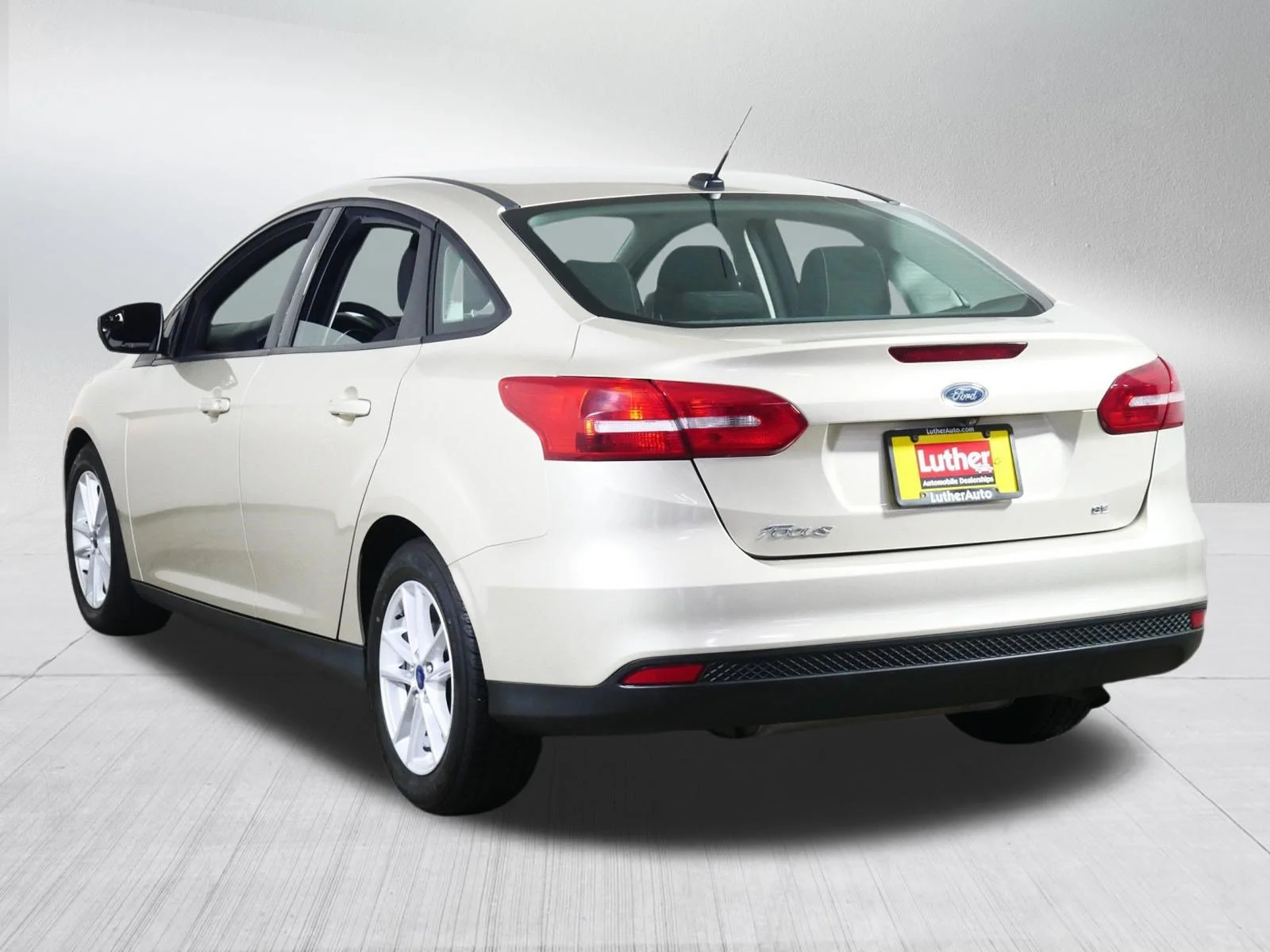Used 2017 White Gold Metallic Ford SE image 5