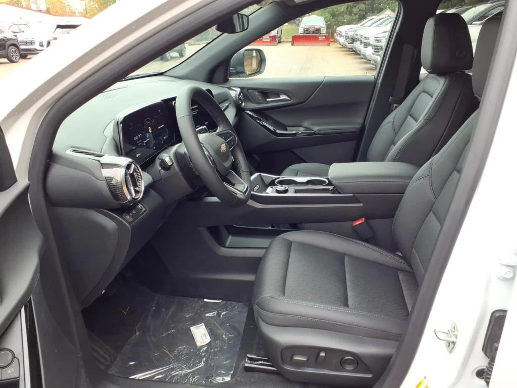 New 2027 Summit White Chevrolet FWD LT image 6