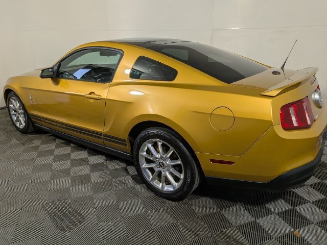 Used 2010 Gold Ford V6 image 4