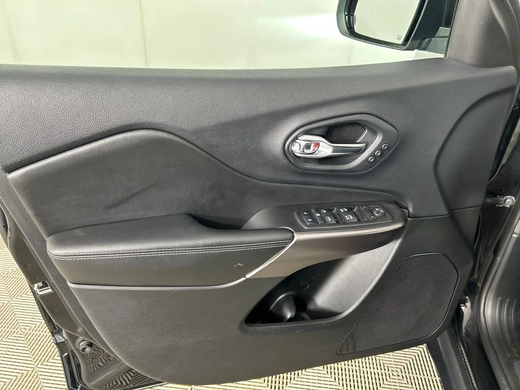 Used 2019 Black Jeep Limited image 11