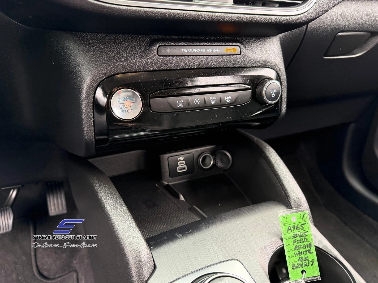 2025 Ford Escape Platinum - Photo 31
