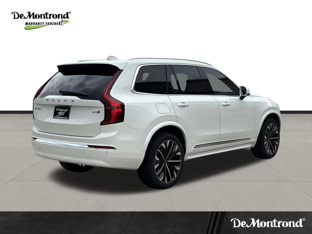 New 2026 Crystal White Volvo Plus image 4