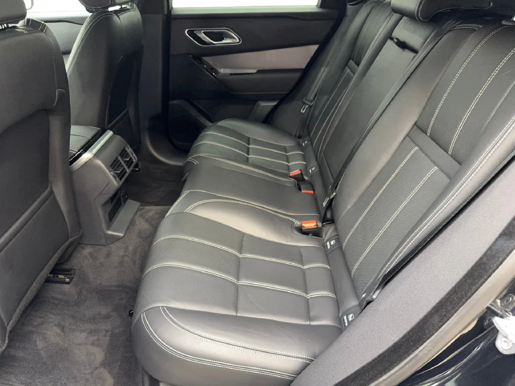 Used 2023 Black Land Rover R-Dynamic S image 35