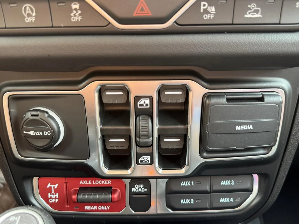 New 2026 Dark blue Jeep Mojave X image 25